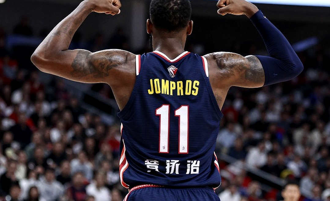 Spanoulis đóng sổ chuyển nhượng Aris: Canh bạc văn hóa và khoảng trống mang tên Lorenzo Brown