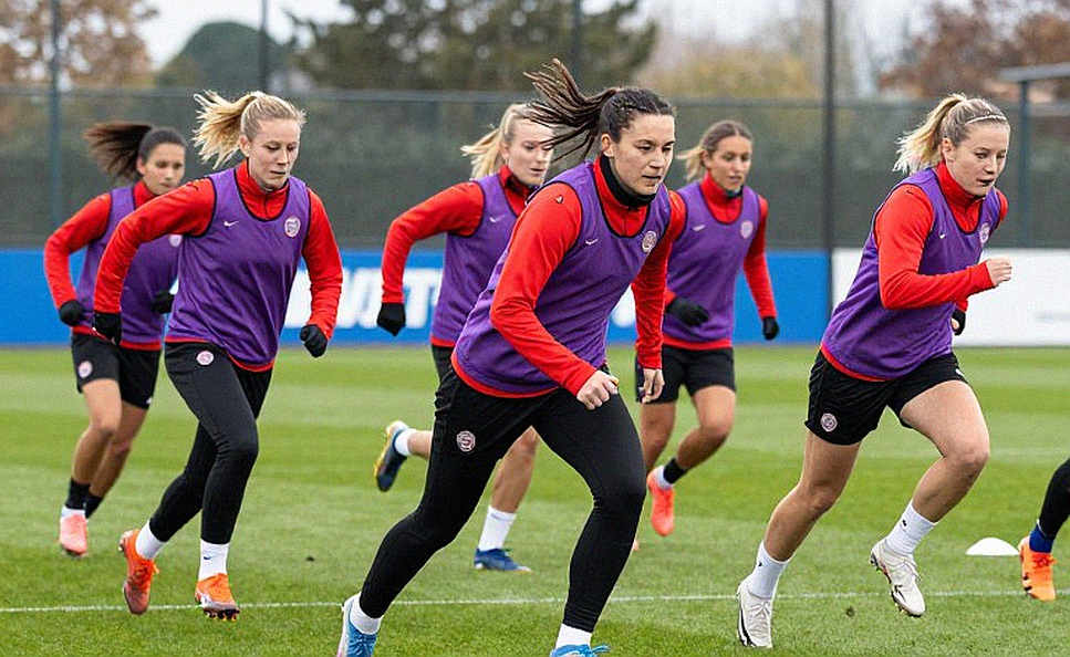 Míchel công bố đội hình Ajax trước giờ bóng lăn ba tiếng: Wijndal kể chuyện đoán sai