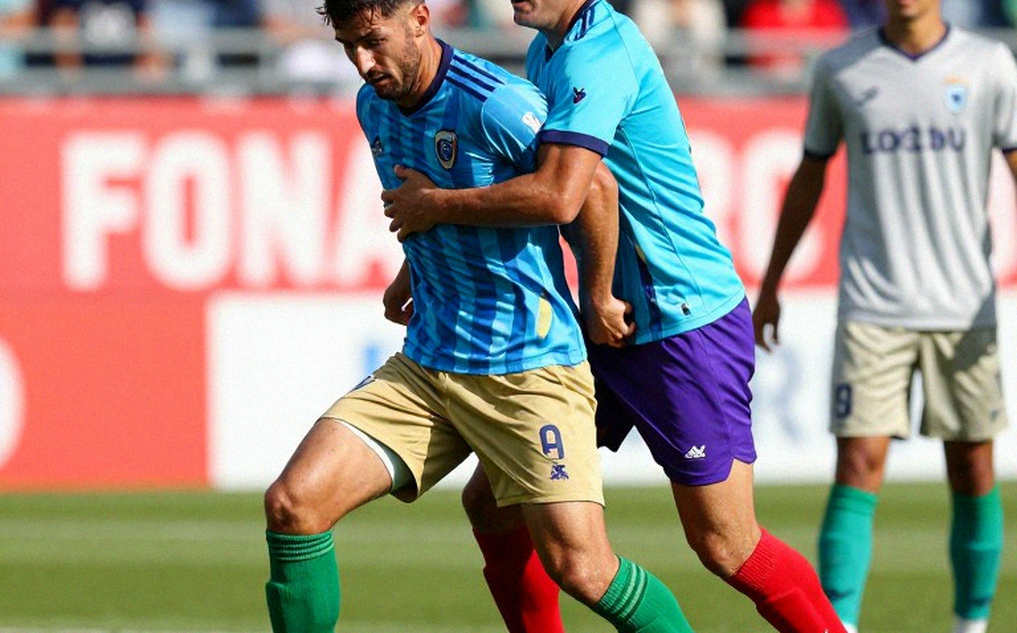 Hà Nội FC đối mặt thử thách đầu tiên: Khi hàng thủ vỡ vụn và lối chơi tấn công bị đe dọa