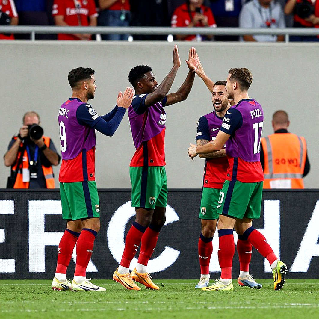 HAGL dẫn trước rồi thua ngược 1-3 tại Pleiku: điều gì còn lại sau vòng 2 V-League 2026-2027 HAGL dẫn trước rồi thua ngược 1-3 tại Pleiku: điều gì còn lại sau vòng 2 V-League 2026-2027