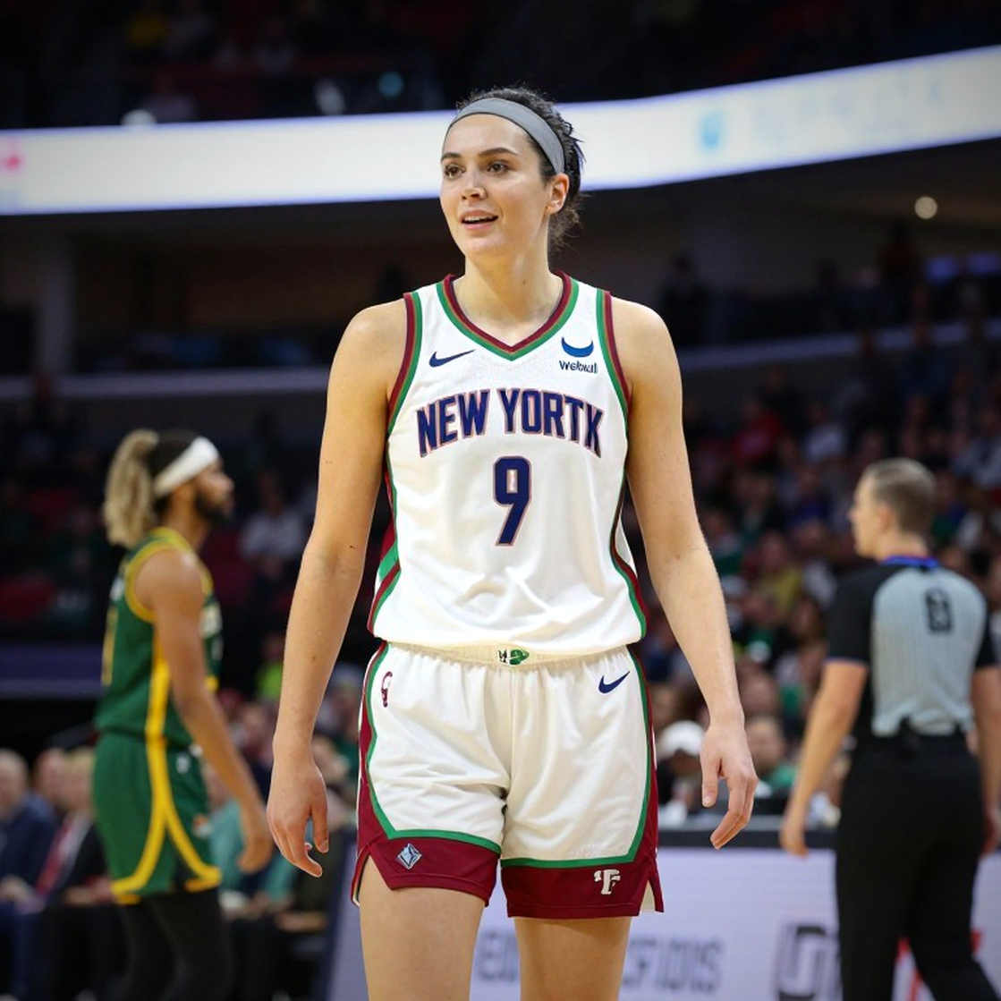 Sarah Strong và lớp tân binh 2026: Khi bóng rổ nữ NCAA đổi ngôi từ những cái tên tuổi teen