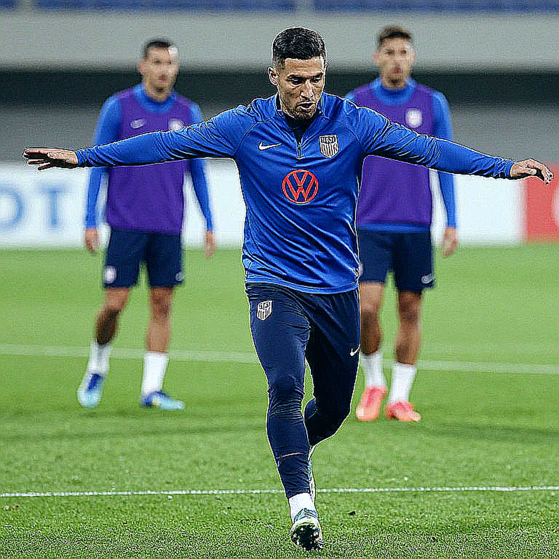 Khoảng trống không tự biến mất: Bài học từ ngày Messi nói lời từ biệt