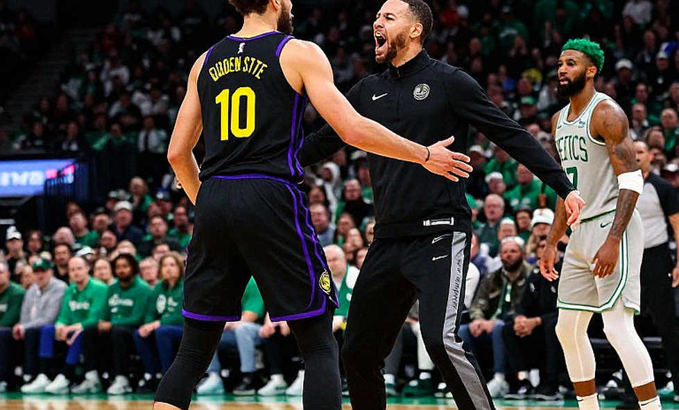 Jalen Brunson mở màn Saturday Night Live: Bốn người đồng đội và một khoảnh khắc không cần bóng