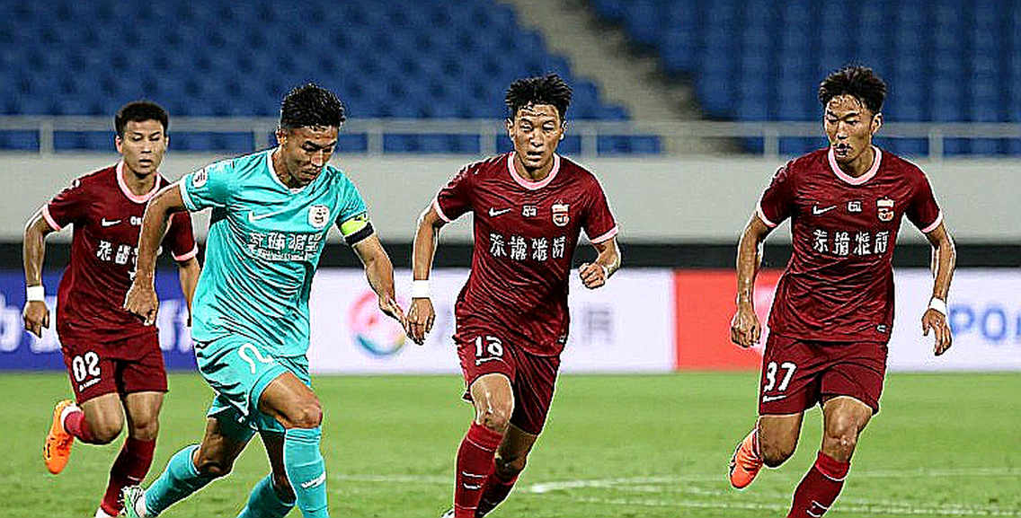 Hanoi FC 2-1 CAHN: Kewell thắng derby bằng cách quay lưng với bóng ngắn