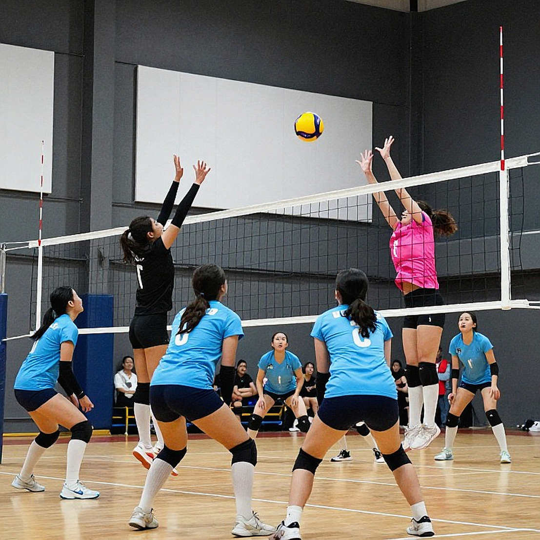 Khoảng trống dữ liệu giữa kỳ chuyển nhượng: bài học im lặng của nghề viết bóng chuyền