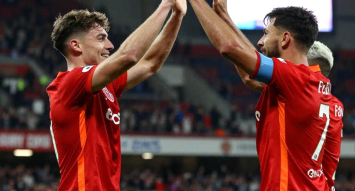 Hà Nội FC: bảy bàn thua sau hai vòng, cuộc họp 40 phút và vùng tối Kewell không kể Hà Nội FC: bảy bàn thua sau hai vòng, cuộc họp 40 phút và vùng tối Kewell không kể
